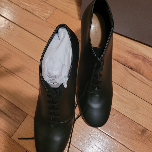 BNIB High heel boots Charles and Keith Womens 39 - Picture 3 of 4